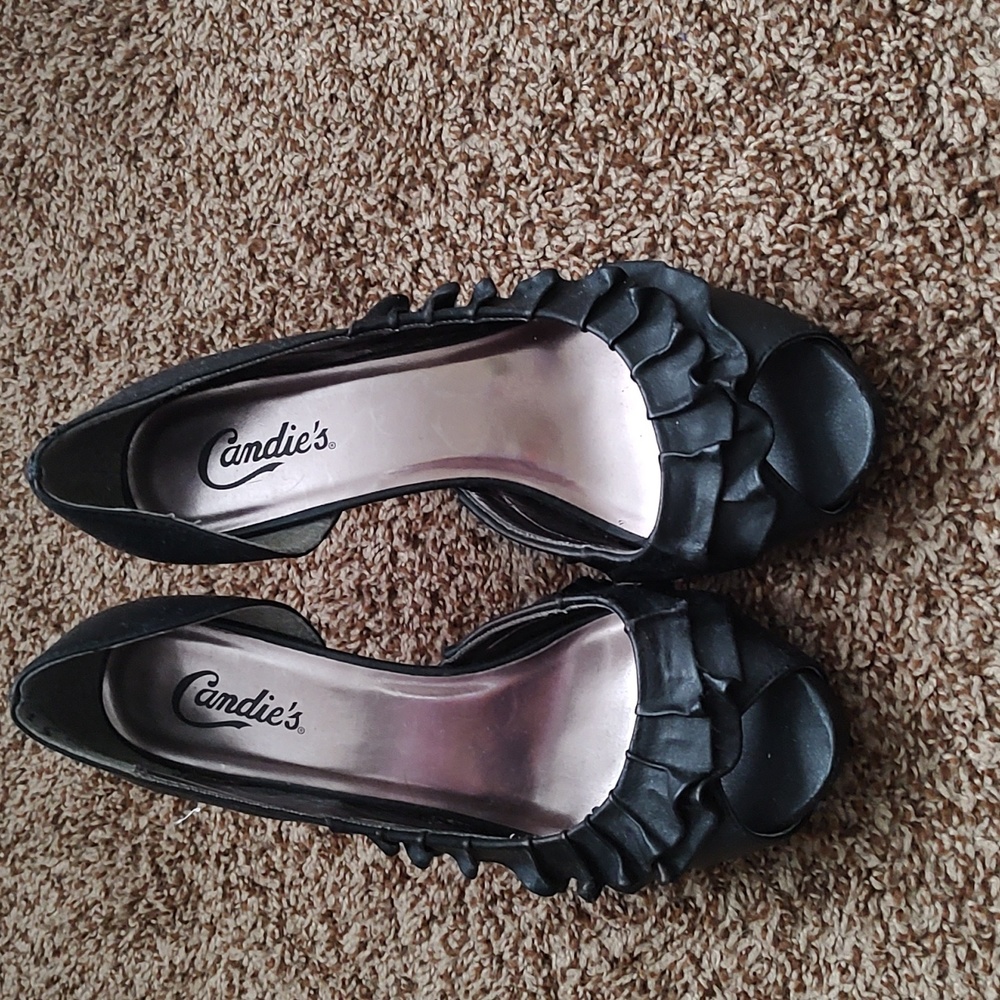 Women's black heels